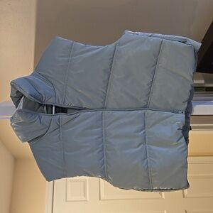 Wild fable cropped puffer vest. Never worn.